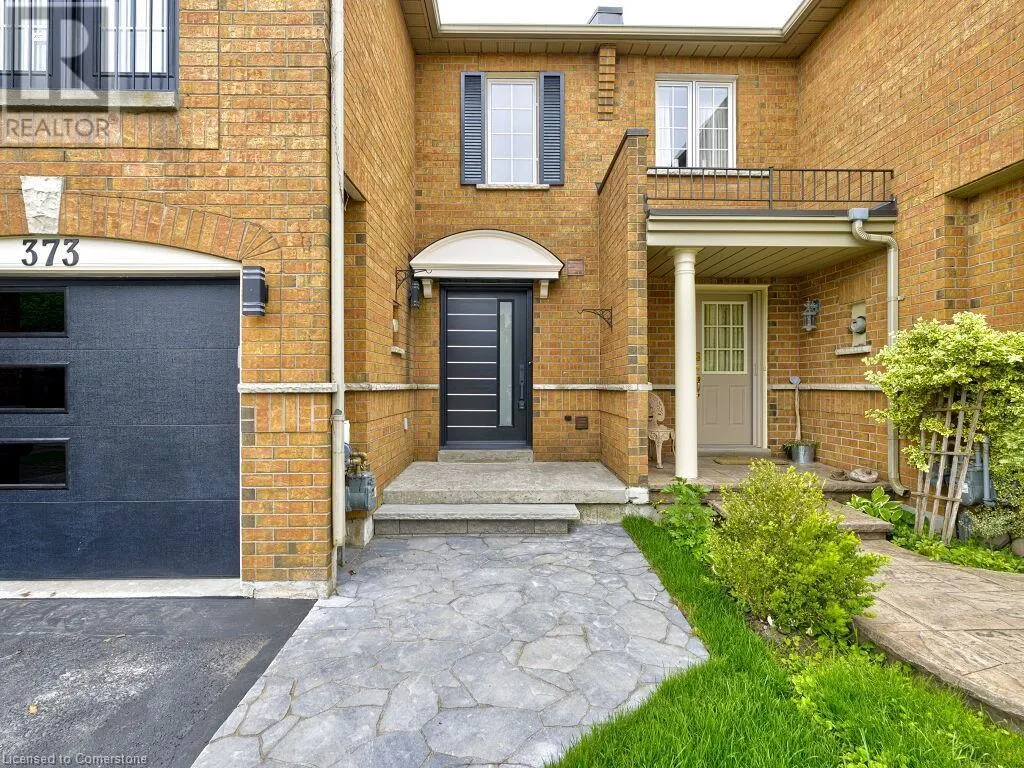 373 RAVINEVIEW Way