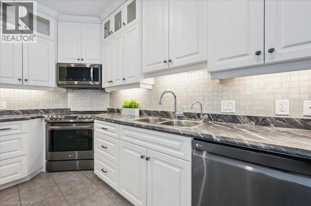 28 BUR OAK Drive
