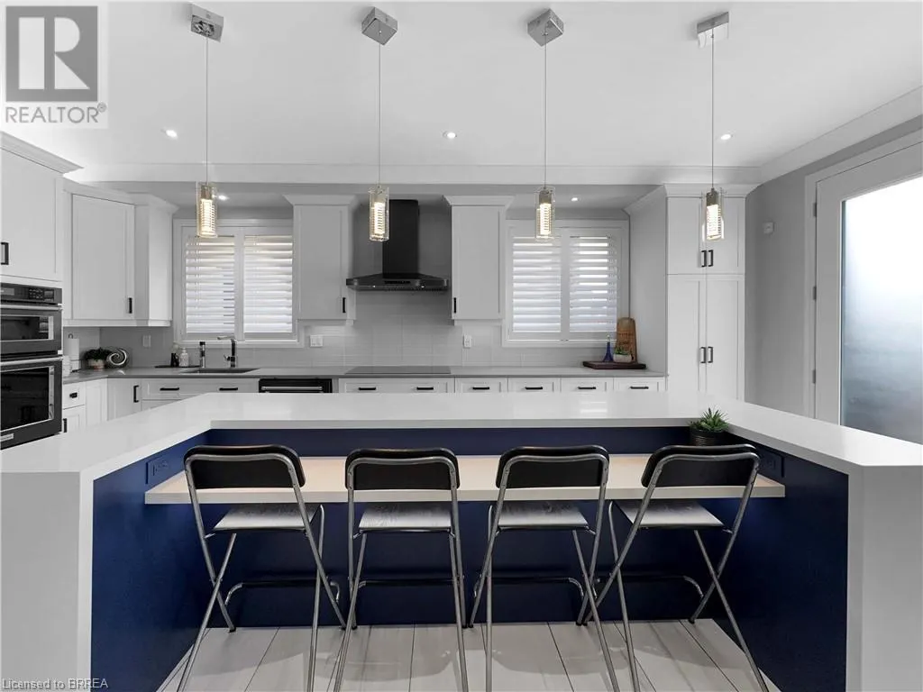 10 VIC CHAMBERS Place