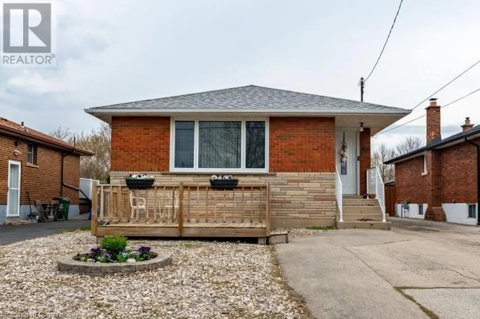 15 NELLIGAN Place