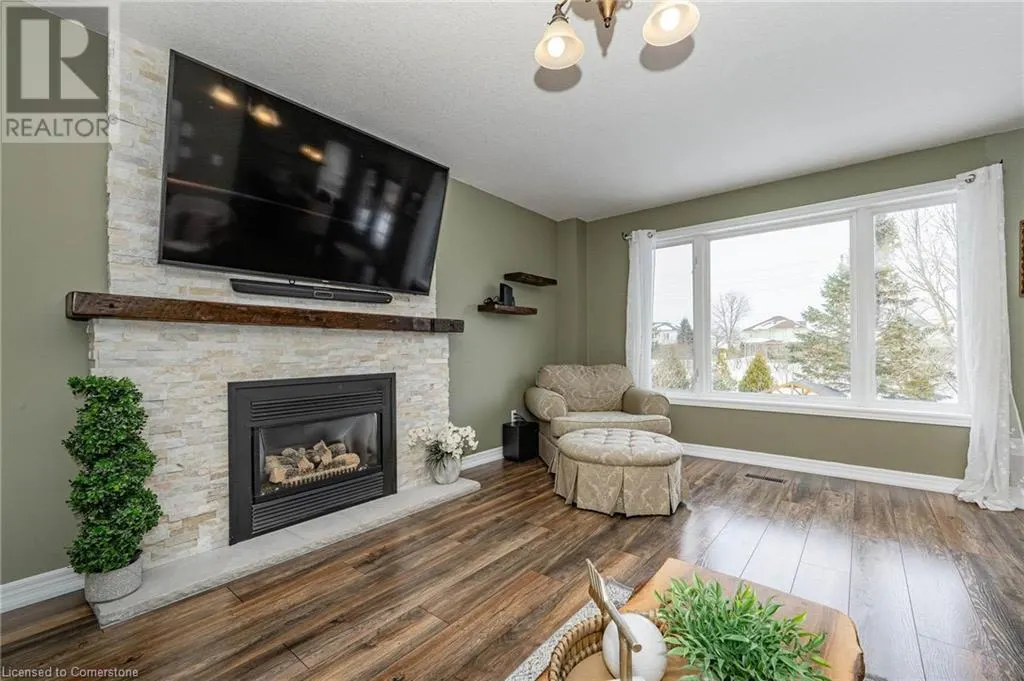 10 JEAN ANDERSON Crescent