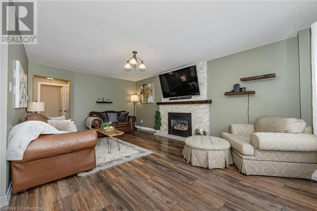 10 JEAN ANDERSON Crescent