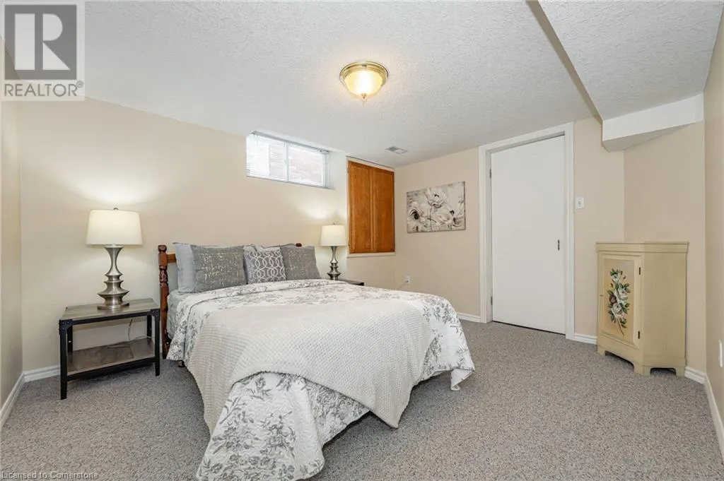 10 JEAN ANDERSON Crescent