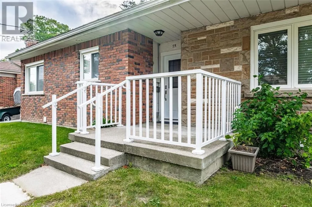 75 HENDERSON Avenue