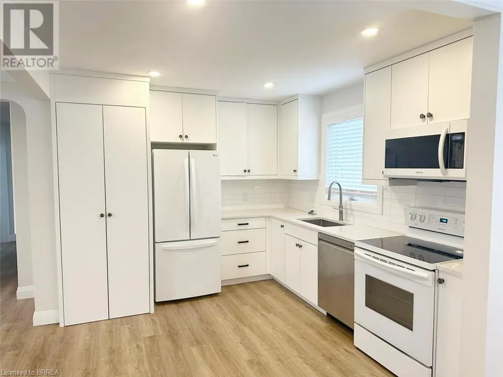 75 HENDERSON Avenue
