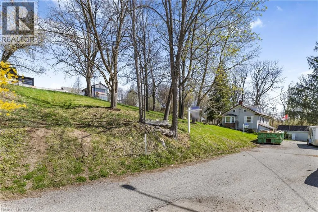 10 ELGIN Street E