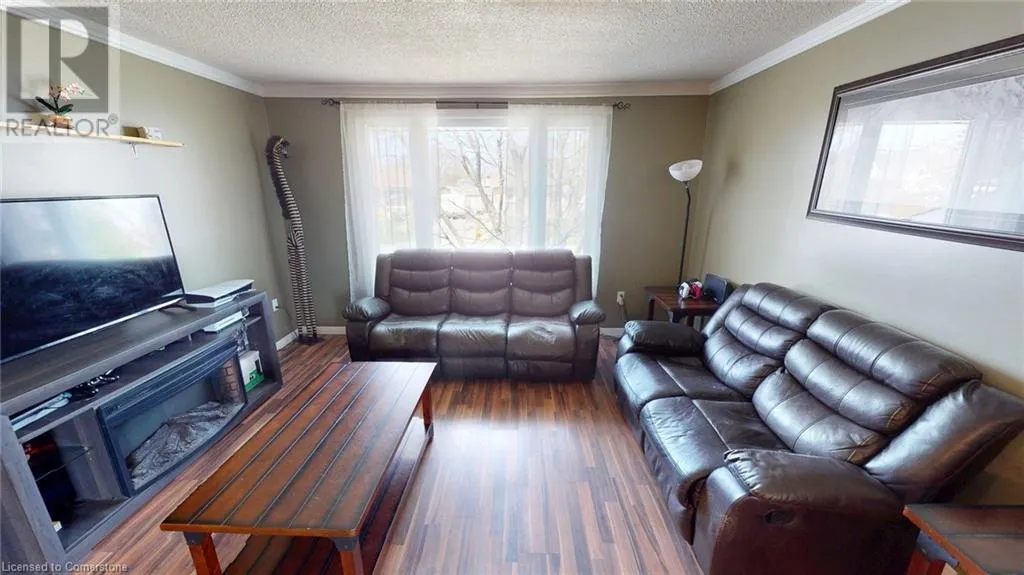 12 SILVERDALE Drive