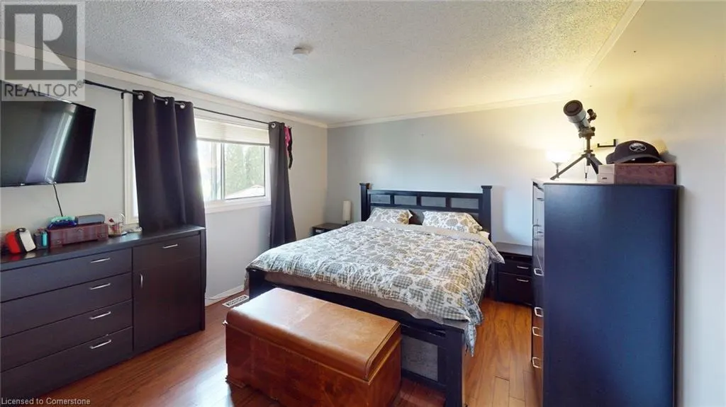 12 SILVERDALE Drive