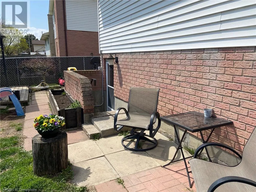 12 SILVERDALE Drive