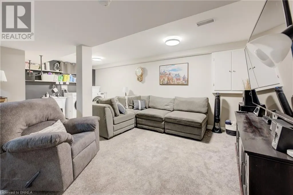21 ROMY Crescent