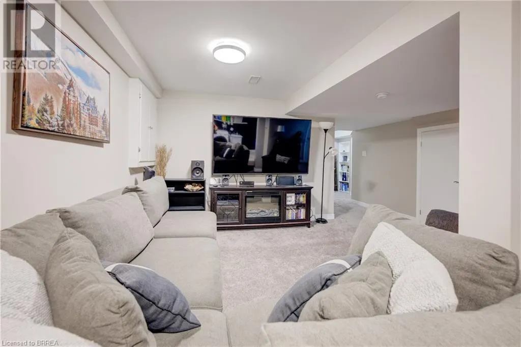 21 ROMY Crescent