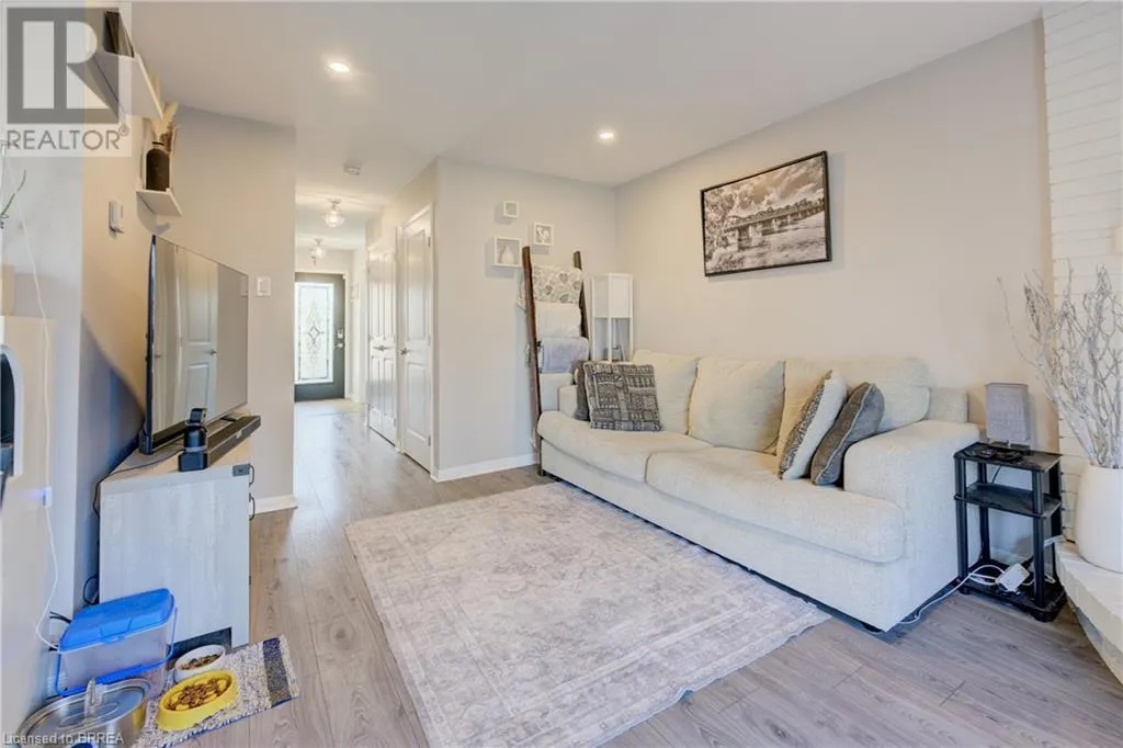 21 ROMY Crescent