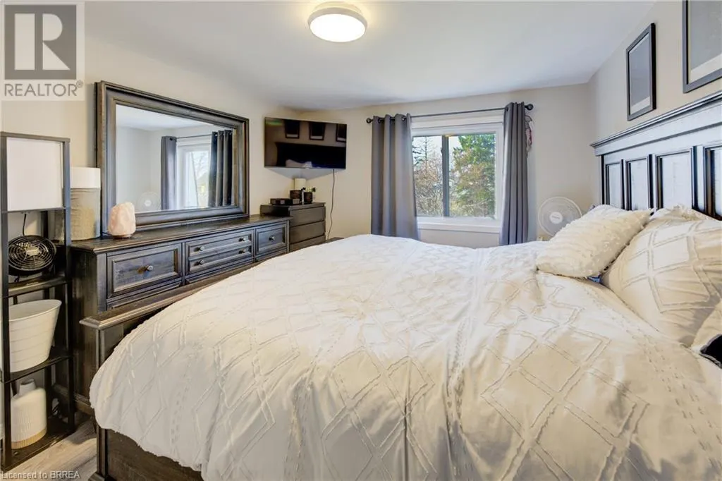 21 ROMY Crescent