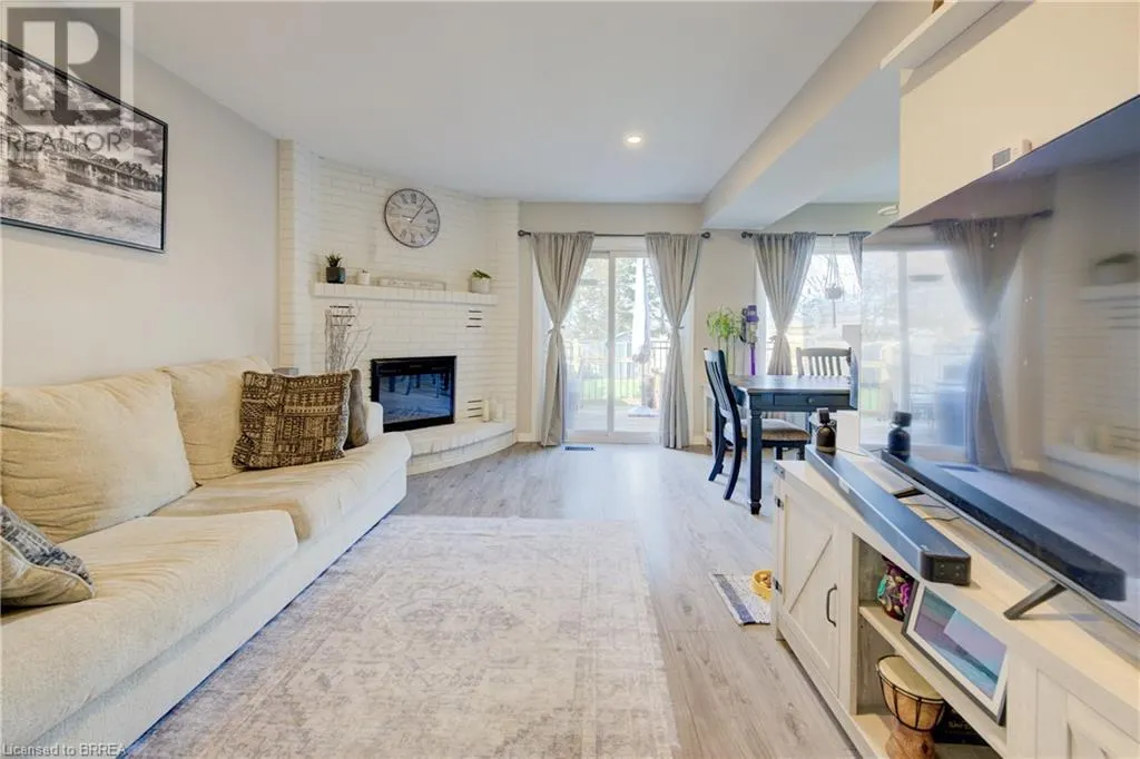 21 ROMY Crescent