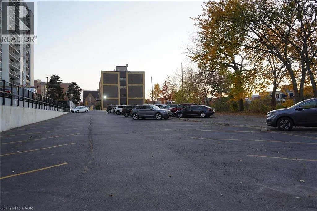 824 KING Street W