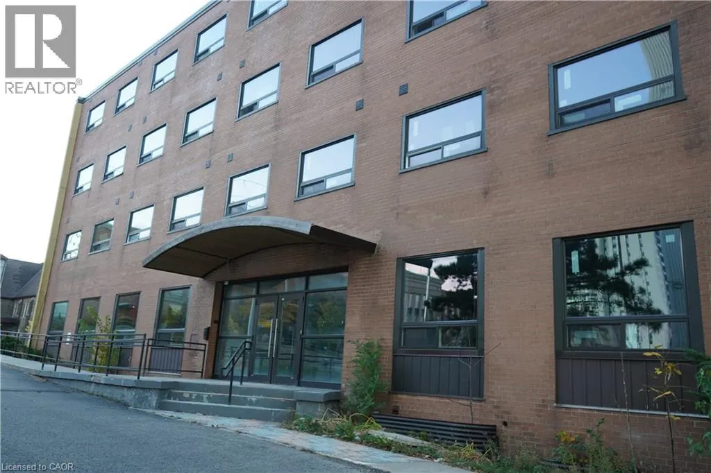824 KING Street W
