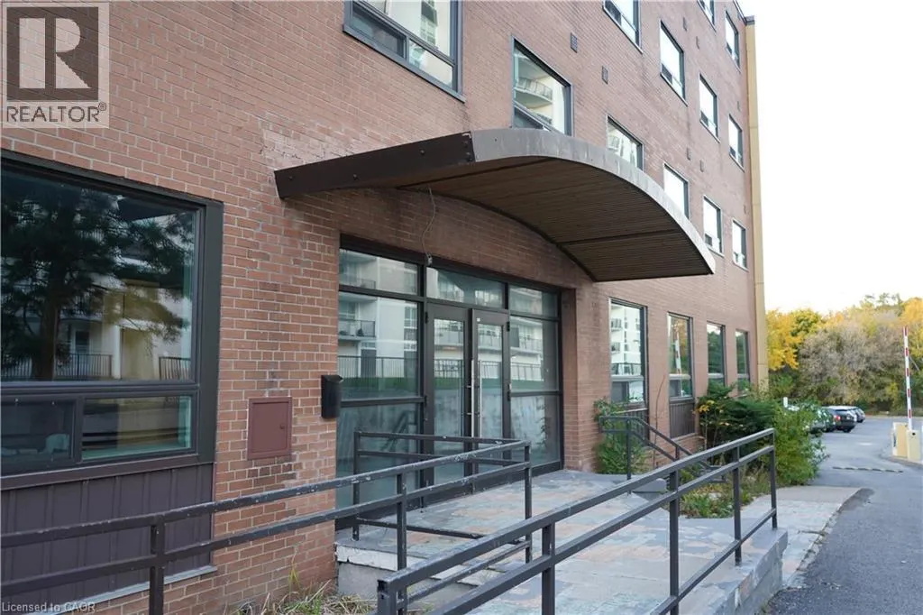 824 KING Street W