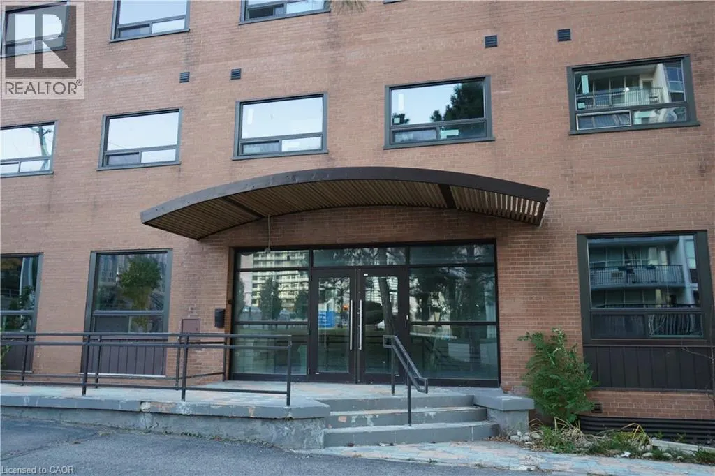 824 KING Street W