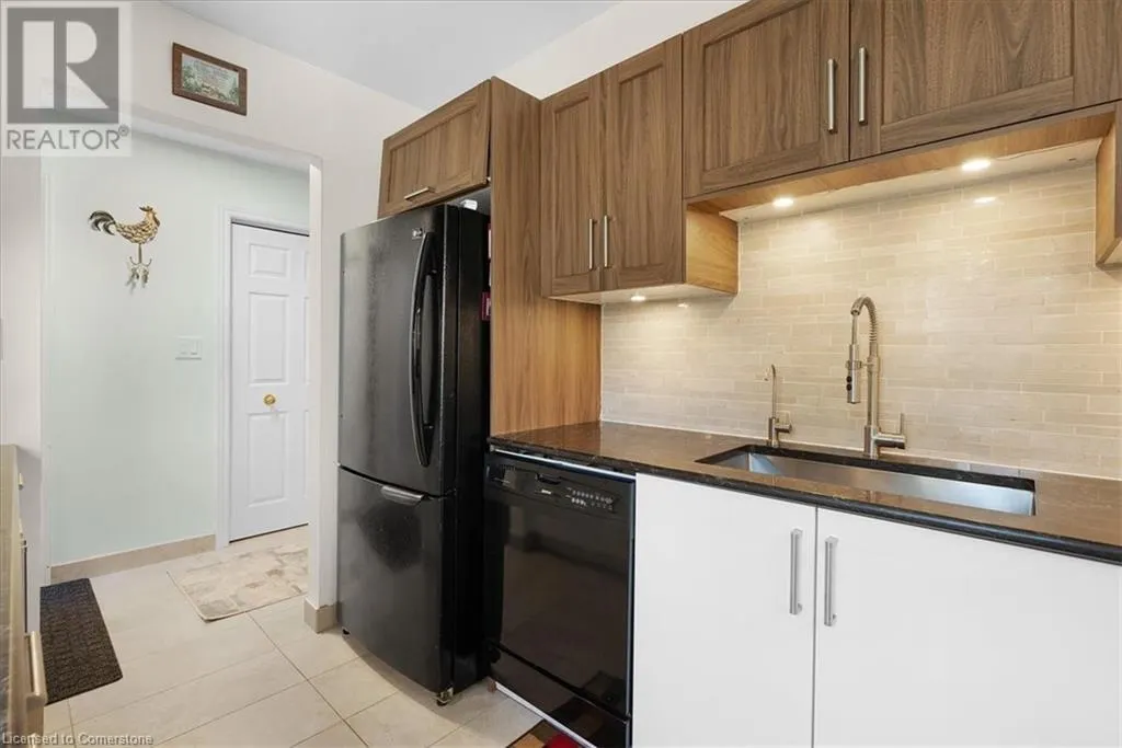 122 LAKESHORE Road Unit# 8, #8