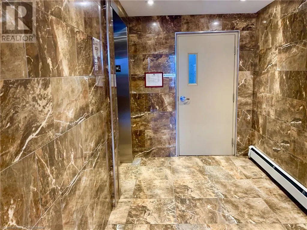 886 GOLF LINKS Road Unit# 104, #104
