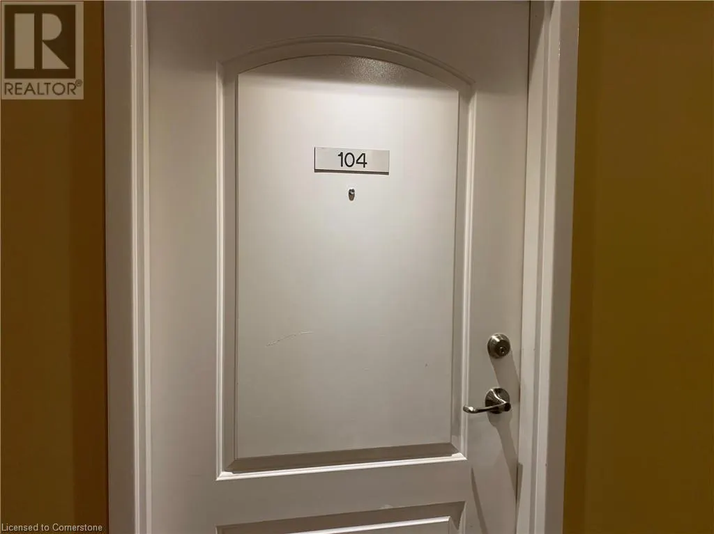 886 GOLF LINKS Road Unit# 104, #104