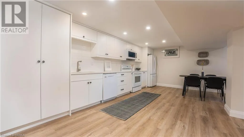 75 HENDERSON Avenue