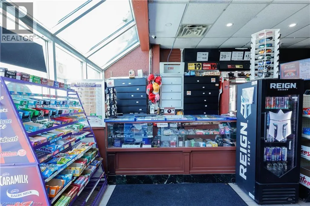 780 DUNDAS Street