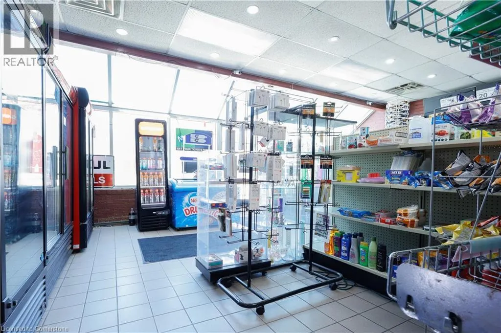 780 DUNDAS Street