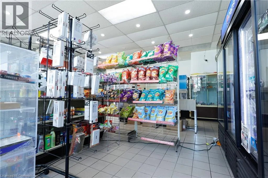 780 DUNDAS Street