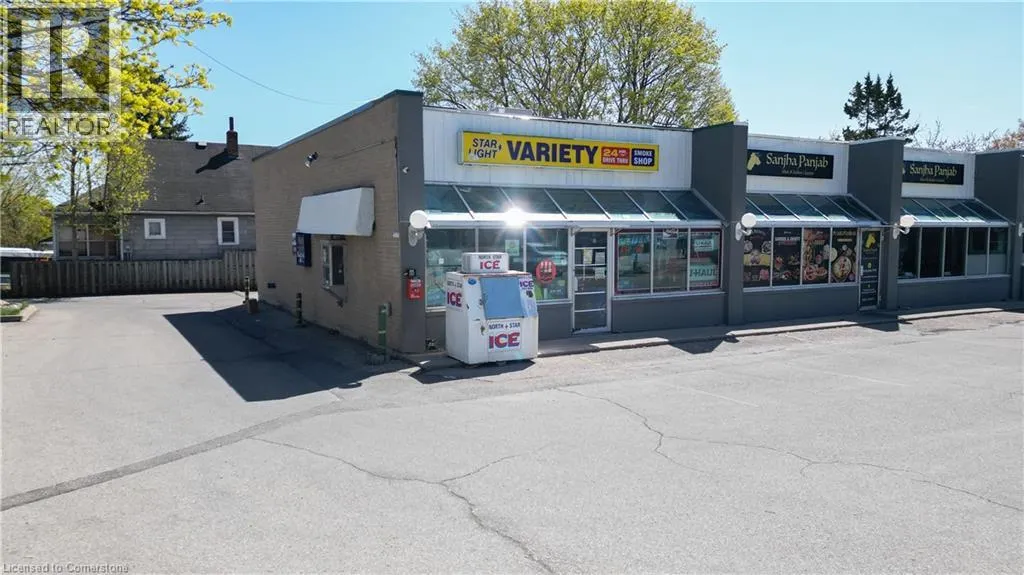 780 DUNDAS Street