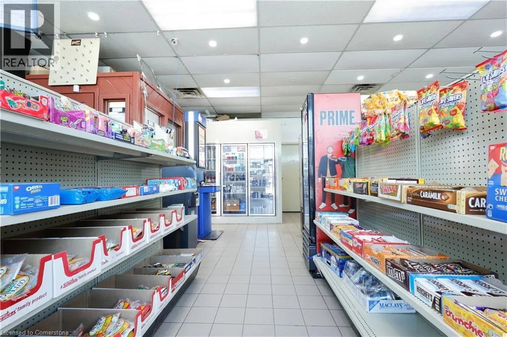 780 DUNDAS Street