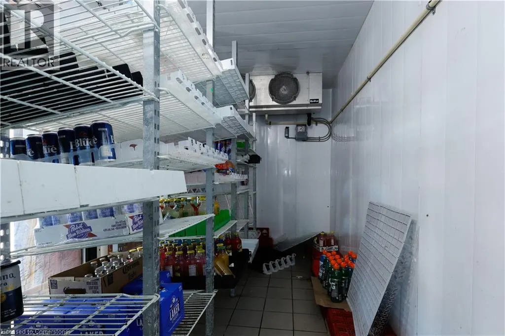 780 DUNDAS Street