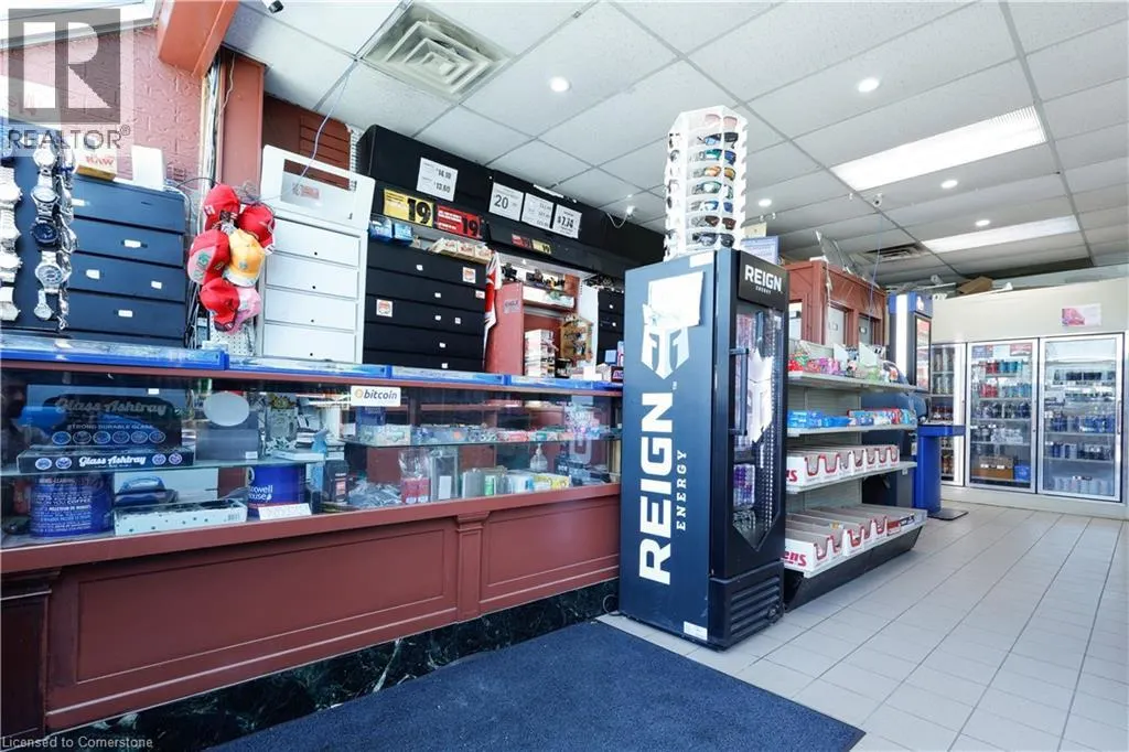 780 DUNDAS Street