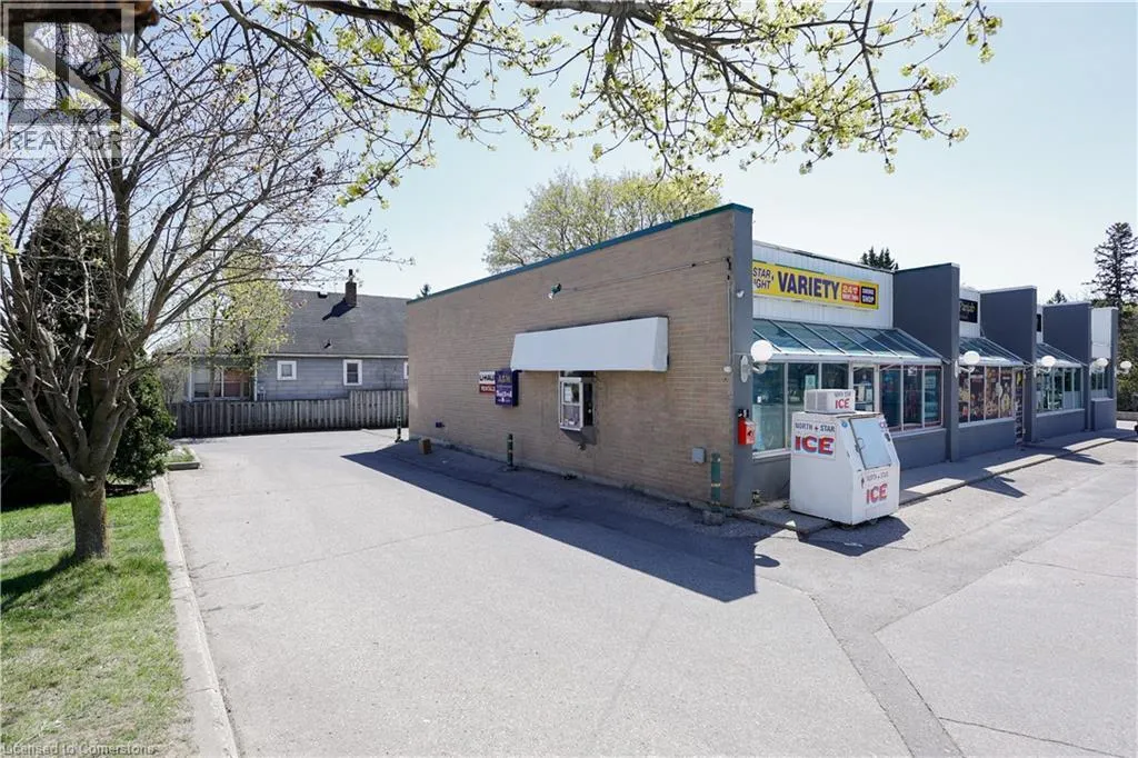 780 DUNDAS Street
