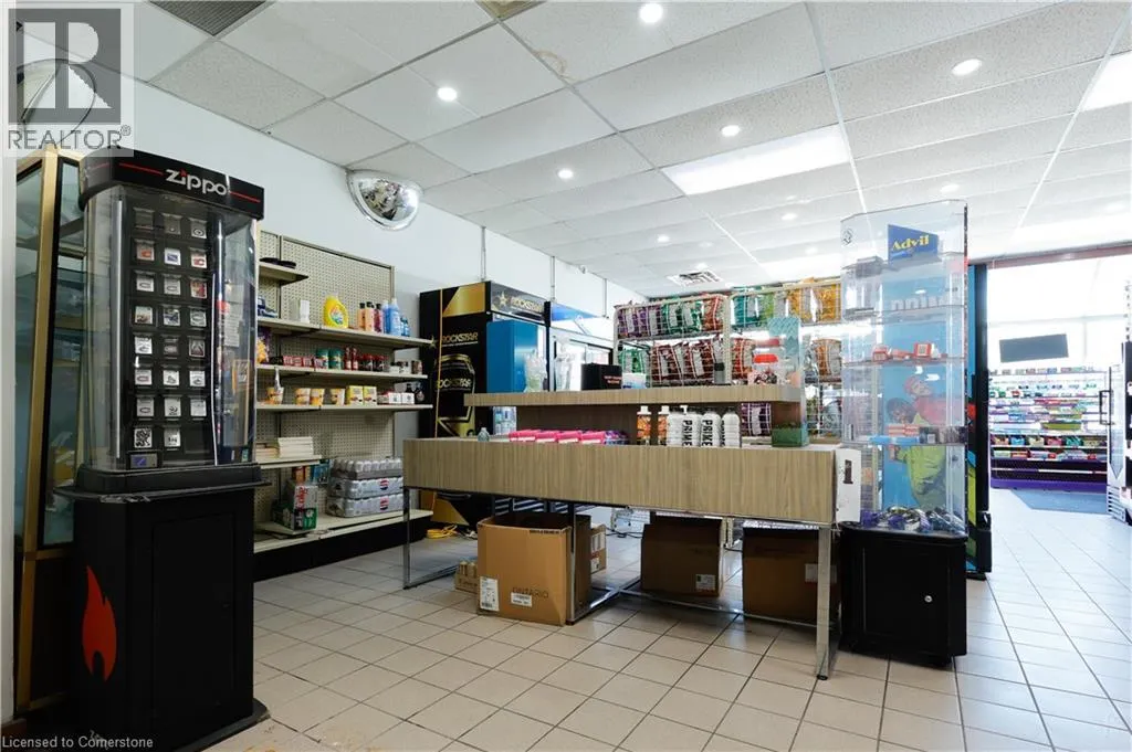 780 DUNDAS Street