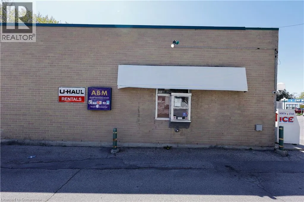 780 DUNDAS Street