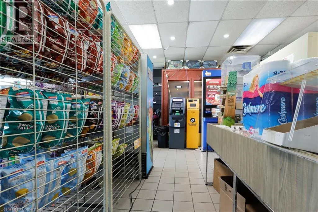 780 DUNDAS Street