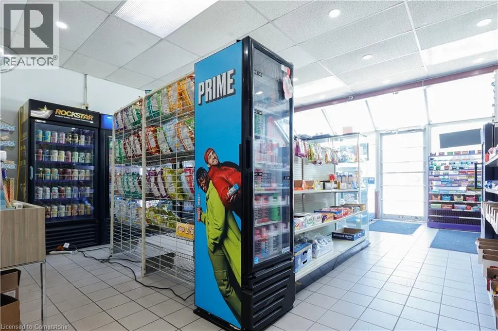780 DUNDAS Street