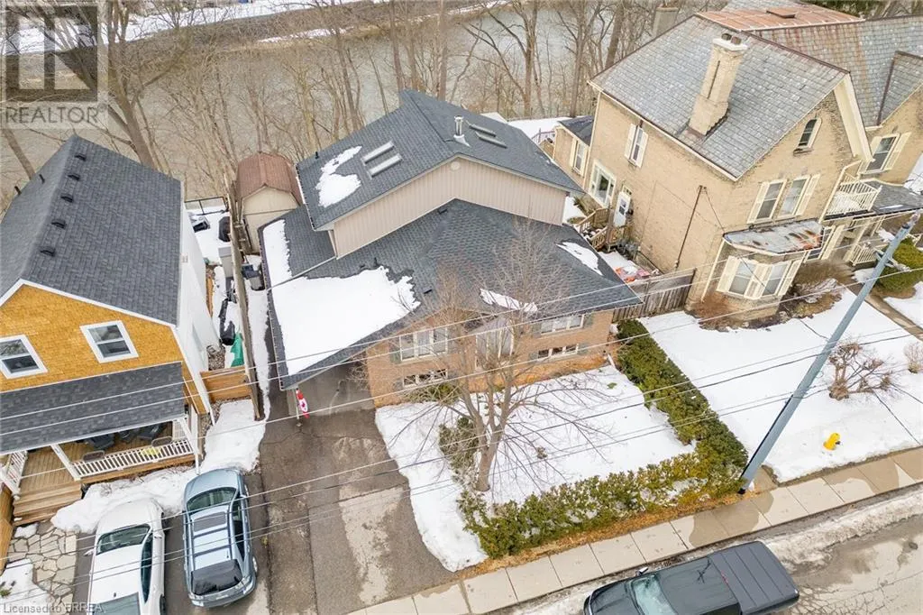 38 GRAND RIVER Street S