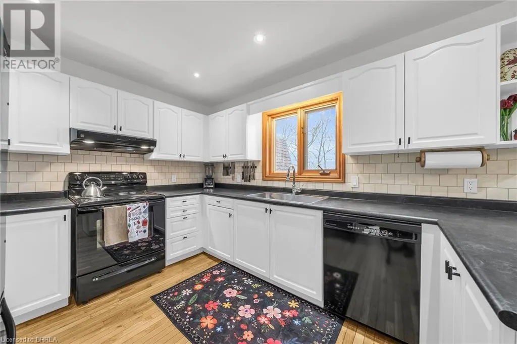 38 GRAND RIVER Street S