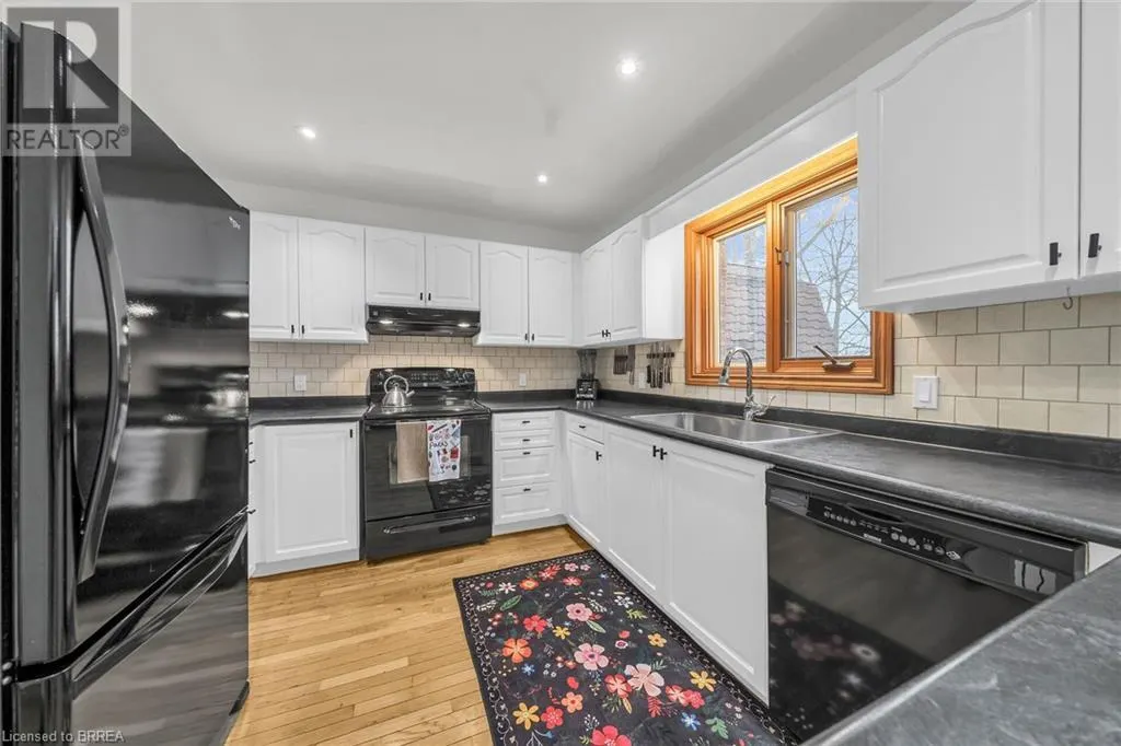38 GRAND RIVER Street S