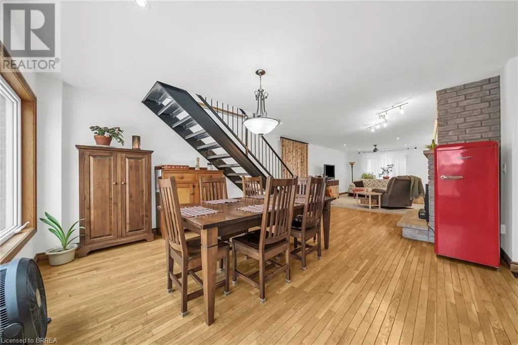 38 GRAND RIVER Street S