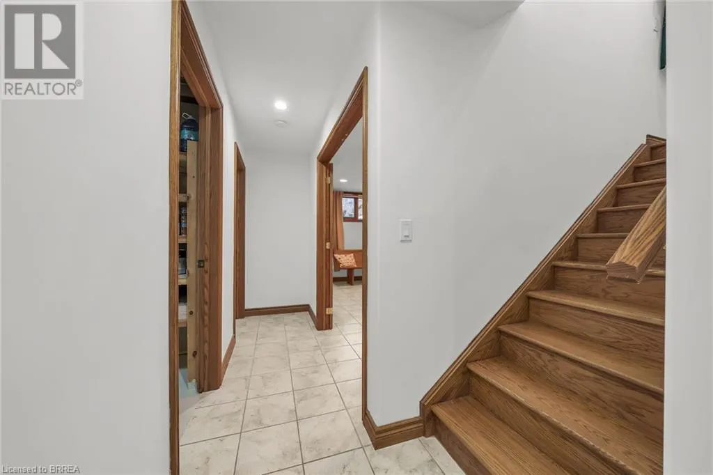 38 GRAND RIVER Street S