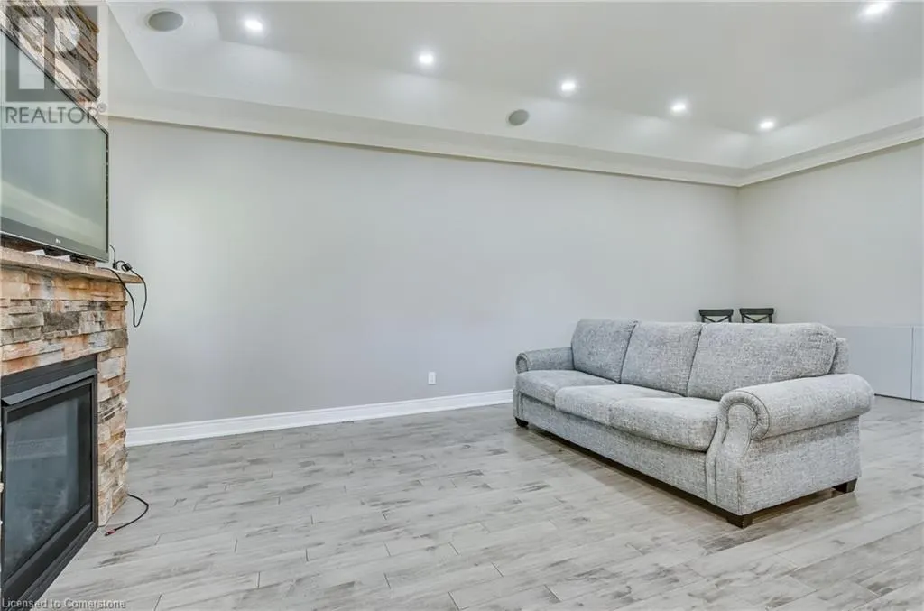 194 DONLY Drive S Unit# 12, #12