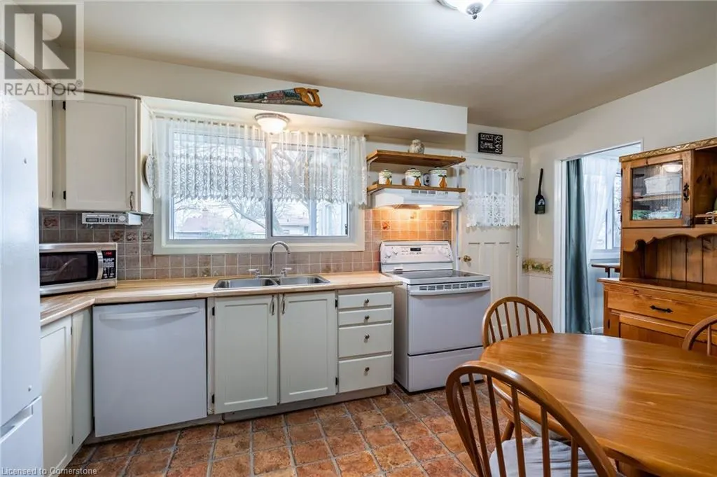 611 WOODVIEW Road