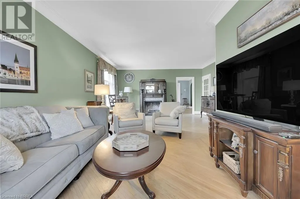 242 BRANT Avenue
