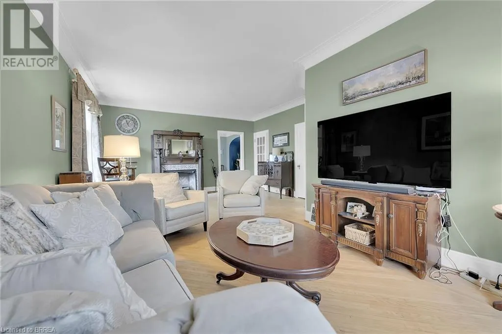 242 BRANT Avenue
