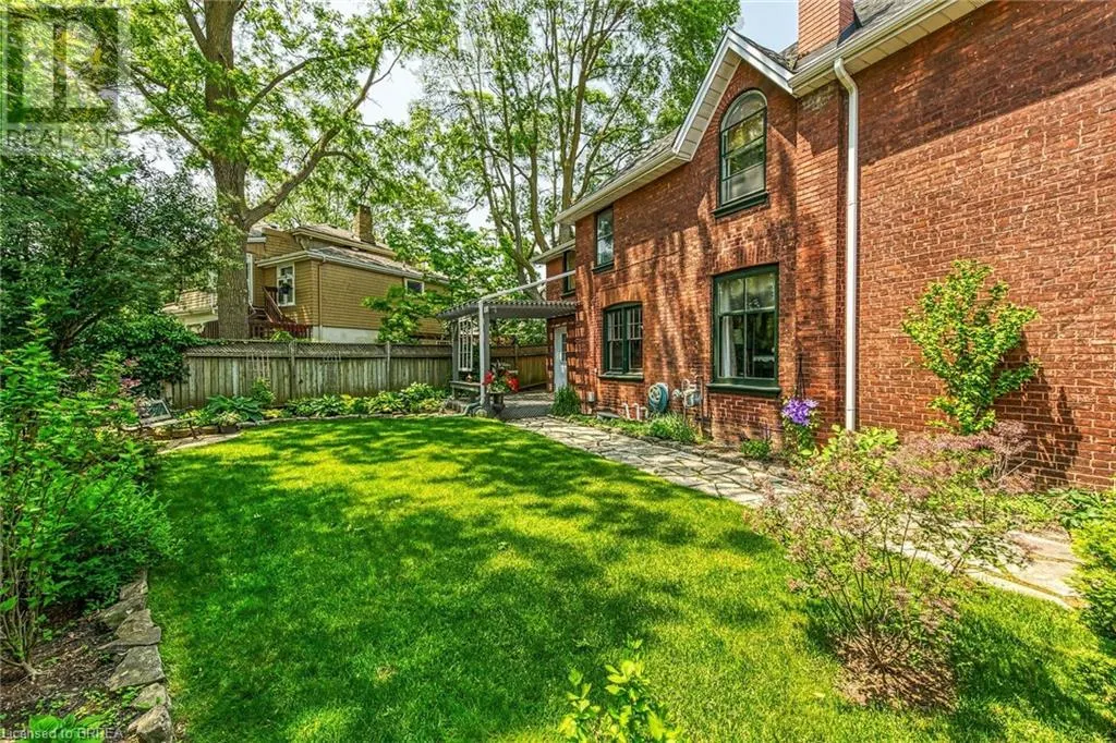 242 BRANT Avenue