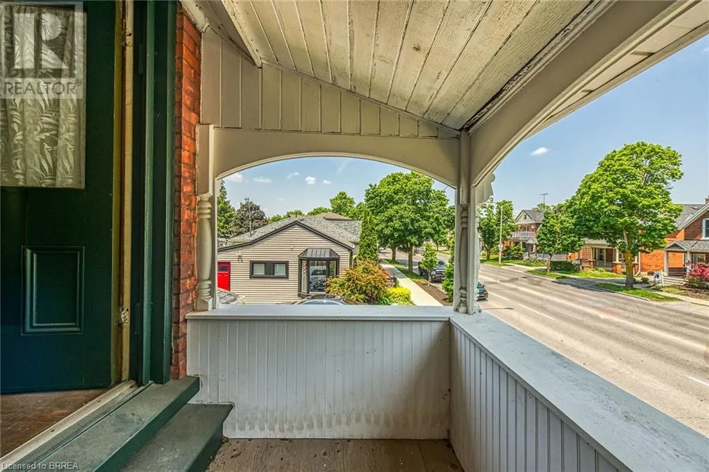242 BRANT Avenue