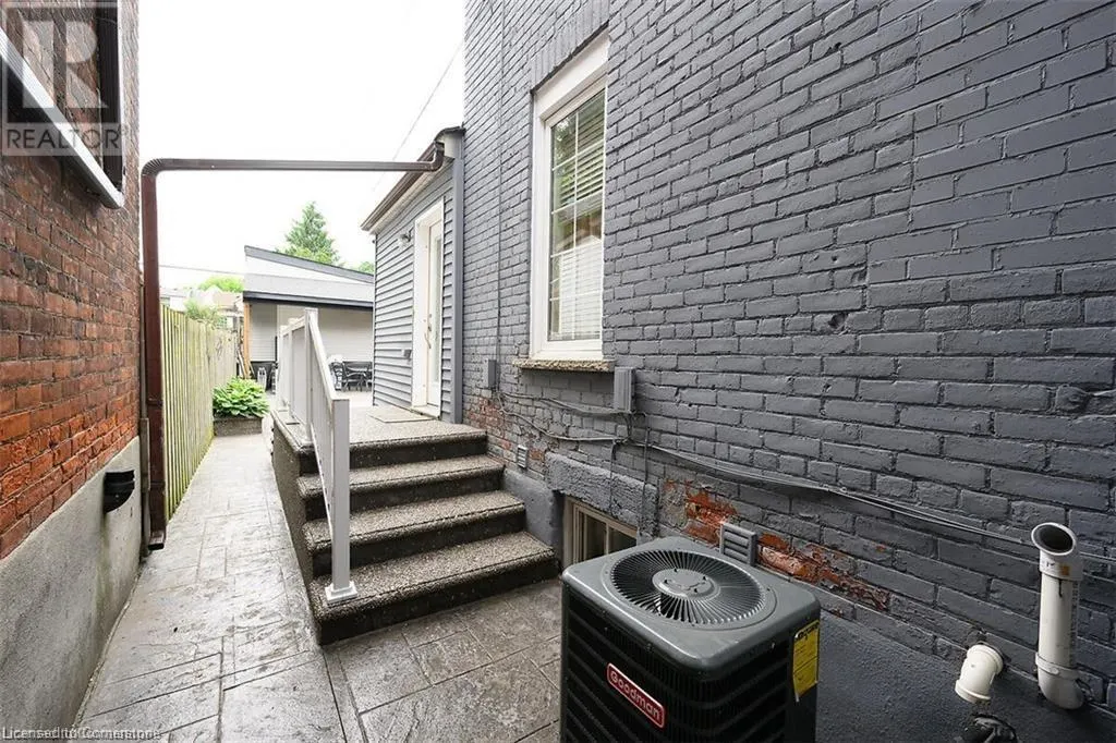 161 OAK Avenue